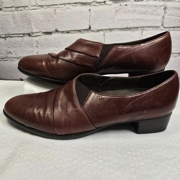 MUNRO AMERICAN WOMENS ALISON LEATHER BROWN LEATHER PLEATED CASUAL SHOE SIZE 9 - Picture 1 of 6